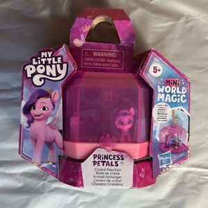 My Little Pony Mini World Magic Crystal Keychain Princess Pipp Petals